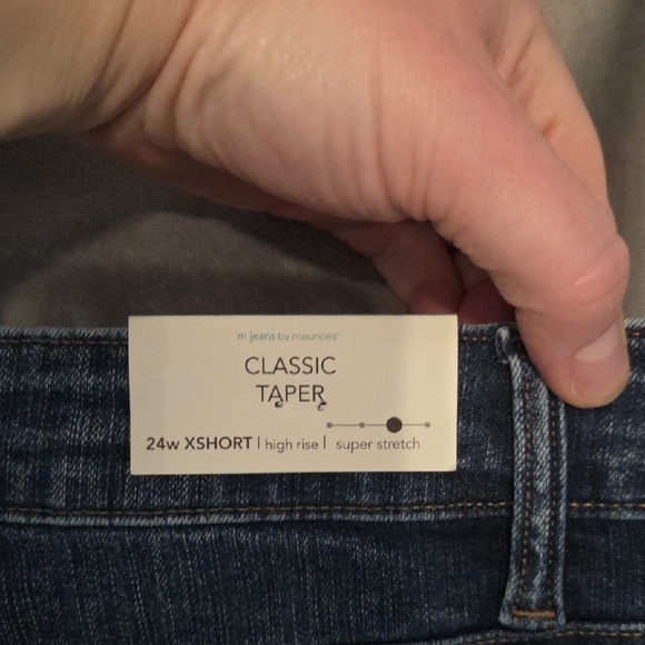 NWT Size 24w Maurices Blue Denim Capris - Picture 4 of 6
